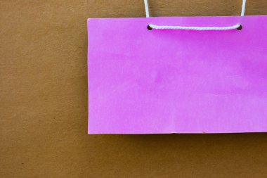 Ahşap Kağıt arka plan üzerinde pembe vintage tarzı ad etiketi