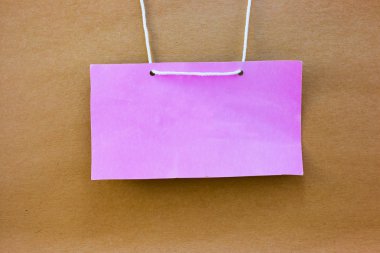 Ahşap Kağıt arka plan üzerinde pembe vintage tarzı ad etiketi