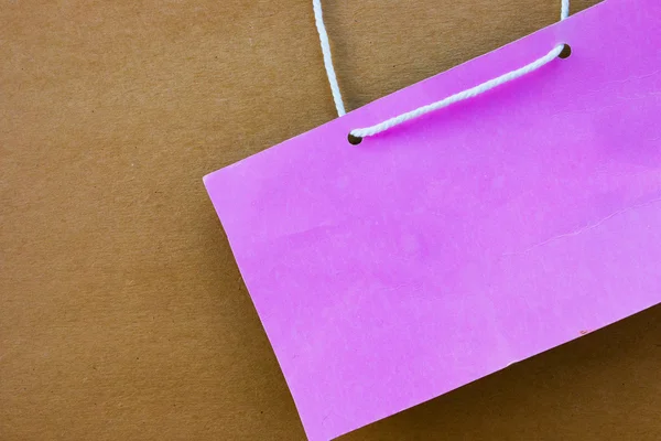 Ahşap Kağıt arka plan üzerinde pembe vintage tarzı ad etiketi
