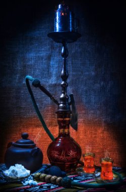 Doğu gecesi, nargile ve çayı durdurun.