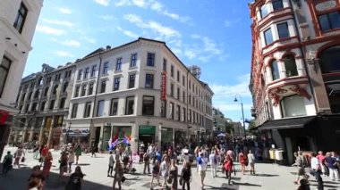 Kavşak yaya sokaklarda insanlar üstten görünüm kalabalık ile