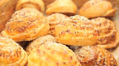 Susam ile peynir buns