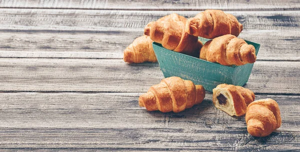 Pequeno Almoço Com Croissant Croissant Chocolate Croissant Com Recheio Chocolate — Fotografia de Stock