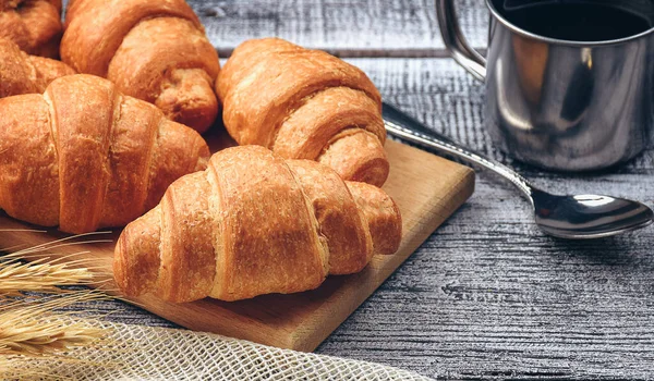 Homemade Croissant Served Black Coffee Americano Delicious Breakfast Fresh Croissant — Stock Photo, Image