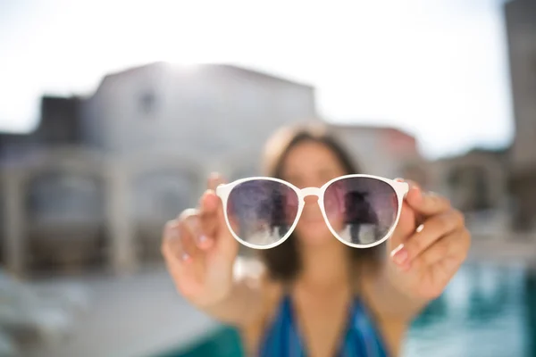 Junge Schöne Frau Sexy Bikini Pool Genießt Den Sommer Junge — Stockfoto