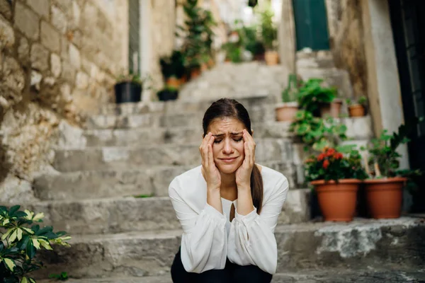 Στρεσαρισμένη Λυπημένη Γυναίκα Κακή Διάθεση Που Σκέφτεται Υπερβολικά Προβλήματα Έχοντας — Φωτογραφία Αρχείου