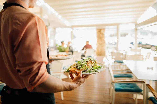 Waiter Serving Lunch Distant Customer Empty Restaurant Due Safety Restrictions — Stock Photo, Image