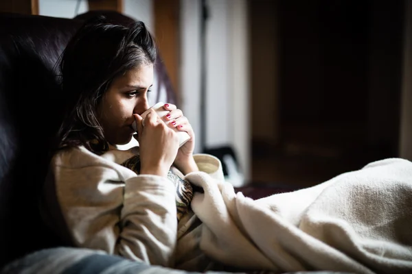 Sick woman in bed,calling in sick,day off from work.Drinking herbal tea.Vitamins and hot tea for flu.Woman Caught Cold.Virus. Dysentery.Diarrhea.Woman looking sick and tired — Stock Photo, Image