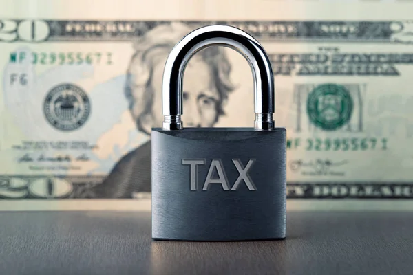 Sluiten Van Slot Met Tax Tekst Geld Achtergrond Vergrendeld Belastingconcept — Stockfoto