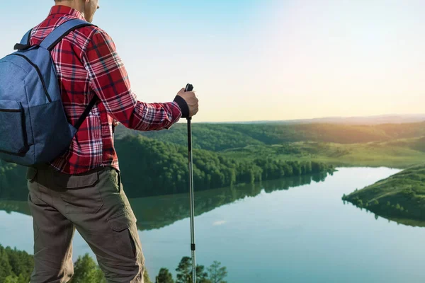 Hombre Contemplación Puesta Sol Naturaleza Hombre Pie Una Cima Montaña —  Fotos de Stock