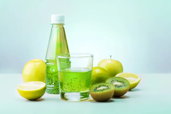 Gezonde Groene Detox Sap Met Fruit Muntkleur Achtergrond Veganistisch Maaltijd — Stockfoto