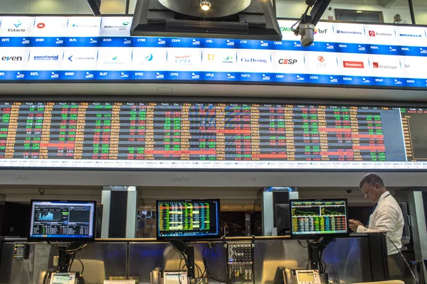 Sao Paulo, Brezilya, 14 Mart 2016. Sao Paulo, Brezilya'da ticaret Bovespa hisse senedi brokerleri
