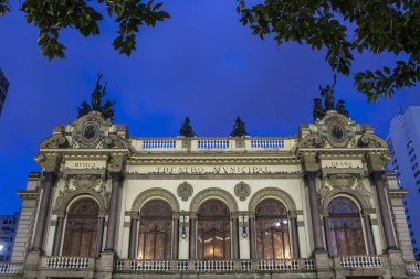 Sao Paulo, Brezilya 09 Ocak 2017: Geceleri Sao Paulo belediye tiyatrosu. 1903 'te inşa edildi ve 1911' de Hamlet operasıyla açıldı.