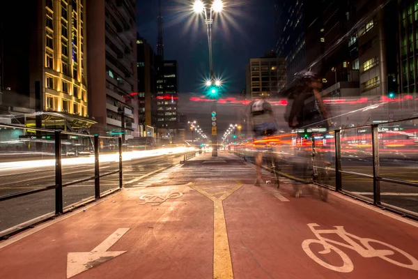 포리스트 비뉴의 자전거 이곳은 상파울루에서 도로중 하나이며 상파울루는 도시의 중심지중 — 스톡 사진