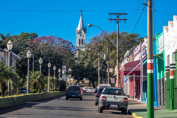 ガリア サンパウロ ブラジル 2019年6月5日 サンパウロ州の中央西部に位置し ガリアの自治体の中心部を背景にメイン教会とサンノゼ通り 市内の主要ショッピングストリートの視点 — ストック写真