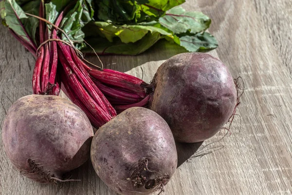 Fresh Organic Beets Wooden Table Brazil — Stock Photo, Image