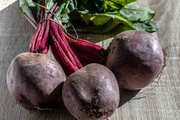 Fresh Organic Beets Wooden Table Brazil — Stock Photo, Image