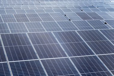 Brezilya 'daki devasa güneş panellerinin fotovoltaik modülleri enerji kavramı