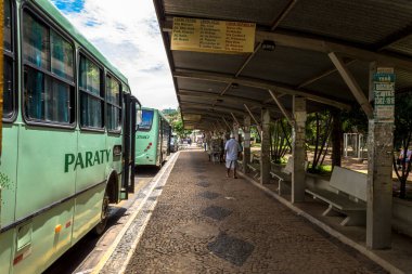 Matao, Sao Paulo, Brezilya, 19 Şubat 2013. Belediye toplu taşıma otobüsü Matriz Meydanı 'nda durdu. Matao, Sao Paulo eyaleti..