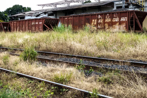 Matao Sao Paulo Brasil Febrero 2013 Locomotoras Vagones Abandonados Patio — Foto de Stock