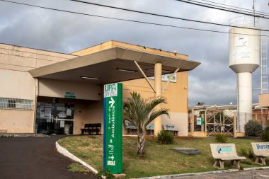 Marilia, Sao Paulo, Brezilya, 30 Ekim 2020. Portekizce, Marila şehrinde 24 saat açık olan UPA acil bakım ünitesinin ön cephesi ve girişi