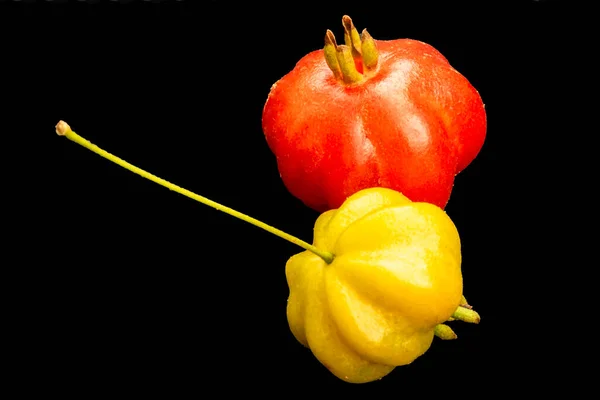 Pitanga Fruta Eugenia Uniflora Fondo Negro —  Fotos de Stock