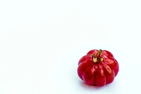 Frukt Pitanga Eugenia Uniflora Vit Bakgrund — Stockfoto