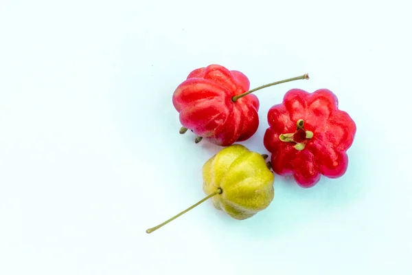 Fruits Pitanga Eugenia Uniflora Fond Blanc — Photo