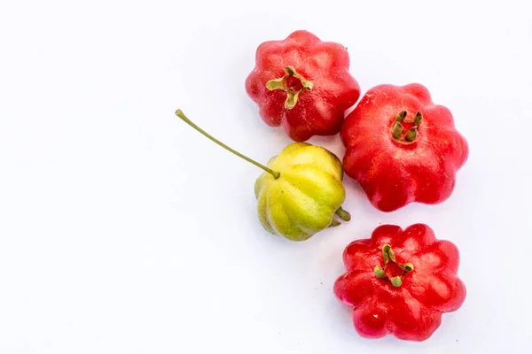 Frukt Pitanga Eugenia Uniflora Vit Bakgrund — Stockfoto