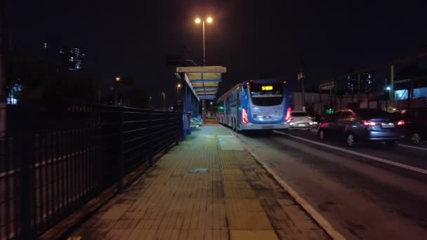 Sao Paulo Brazílie Ledna2021 Noční Dojíždění Autobusové Zastávky Autobusovém Rychlém — Stock video