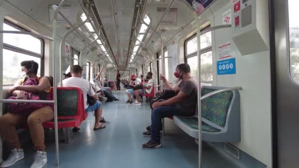 2021年1月24日 巴西圣保罗 圣保罗城铁公司 Sao Paulo Metropolitan Train Company 乘坐Cptm翡翠线9号线行驶的汽车的乘客 — 图库视频影像