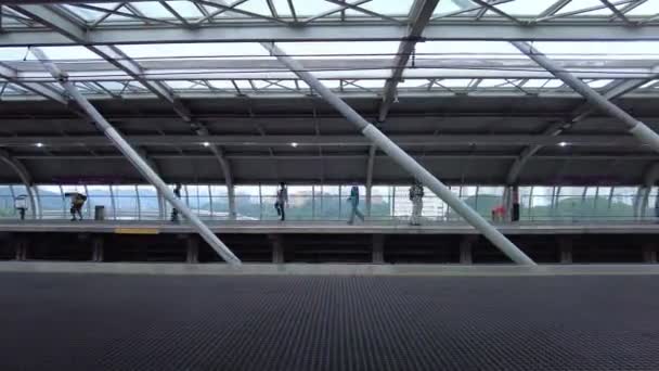 2021年1月25日 巴西圣保罗 圣保罗南部圣阿玛洛车站 Lilac地铁 圣保罗大都会公司站台上的列车和乘客流动情况 — 图库视频影像