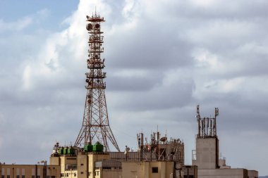 Brezilya 'nın Sao Paulo kentindeki binaların tepesinde radyo, televizyon ve telekomünikasyon antenleri yayınlıyor.