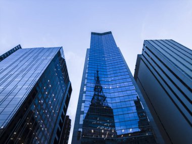 Paulista Bulvarı, Brezilya 'daki modern binalar ve mavi gökyüzü manzarası