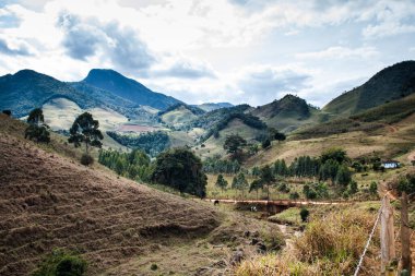 Brezilya 'nın Minas Gerais eyaletinin dağlarındaki kırsal alan