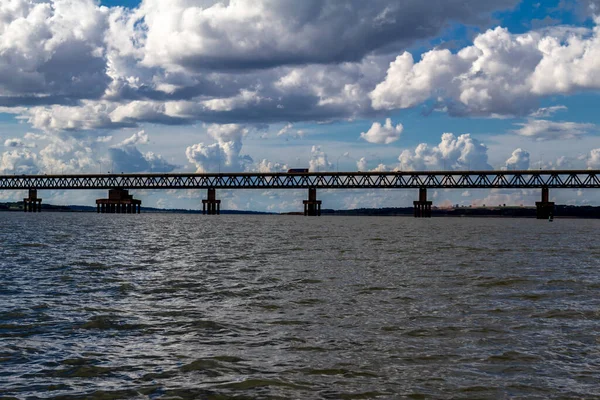 Вид Железнодорожный Мост Является Смешанным Мостом Который Служит Пересечения Грузовиков — стоковое фото