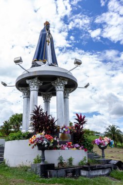 Leydi Aparecida heykelimiz Adamantina şehrinin giriş yoncasında.
