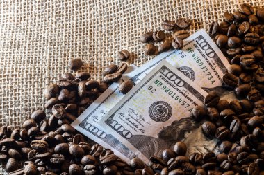 Brezilya 'da jüt fonda Amerikan doları ve kavrulmuş kahve çekirdekleri