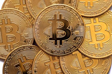 Brezilya 'da birkaç altın bitcoin madeni parasının dokusu