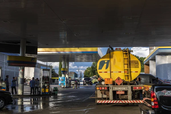 Πομπηία Σάο Πάολο Βραζιλία Οκτωβρίου 2019 Βυτιοφόρο Γεμίζει Τις Δεξαμενές — Φωτογραφία Αρχείου