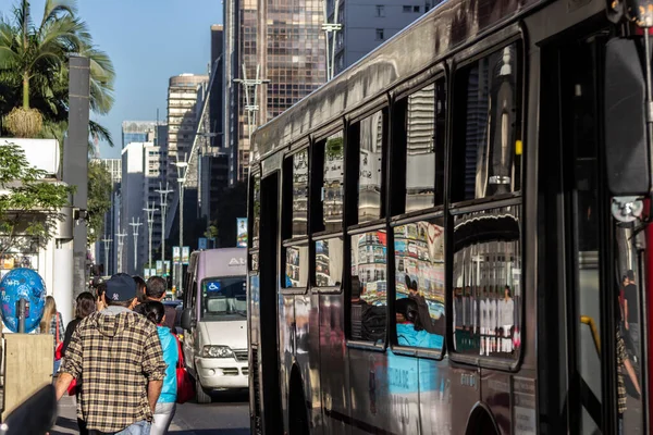 Sao Paulo Brazylia Czerwca 2014 Ruch Pojazdów Paulista Avenue Centralny — Zdjęcie stockowe