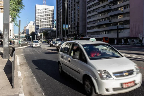 Sao Paulo Brazylia Czerwca 2014 Ruch Pojazdów Paulista Avenue Centralny — Zdjęcie stockowe