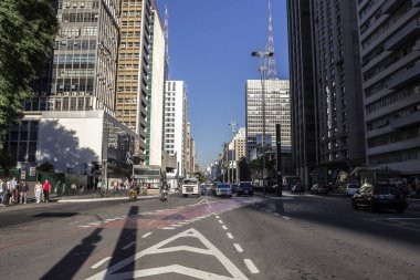 Sao Paulo, Brezilya, 3 Haziran 2014. Araç trafiği Paulista Bulvarı, Sao Paulo şehrinin merkezi bölgesi, Brezilya