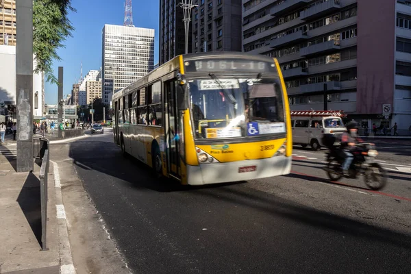 Sao Paulo Brazylia Czerwca 2014 Ruch Pojazdów Paulista Avenue Centralny — Zdjęcie stockowe