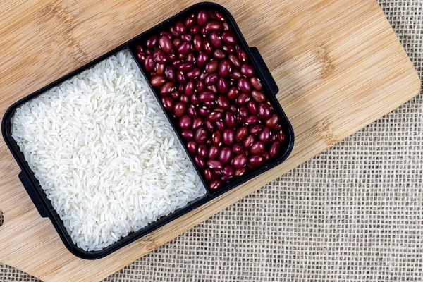 Arroz Branco Feijão Vermelho Mesa Madeira Brasil — Fotografia de Stock