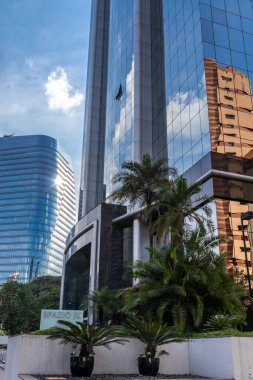 Sao Paulo, Brezilya, 23 Haziran 2021. JK Bulvarı 'ndaki cam ofis binası, Sao Paulo şehrinin yeni finans merkezi.