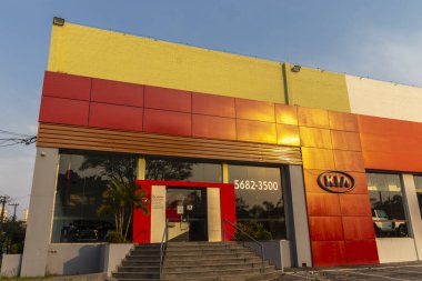 Sao Paulo, Brezilya, 26 Ağustos 2021. Sao Paulo 'nun güneyindeki Kia Motors Araç Satıcısı' nın cephesinde.