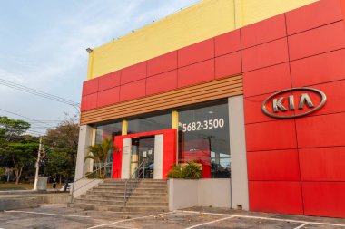 Sao Paulo, Brezilya, 26 Ağustos 2021. Sao Paulo 'nun güneyindeki Kia Motors Araç Satıcısı' nın cephesinde.