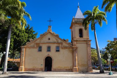 Sao Sebastiao, Sao Paulo, Brezilya, 16 Mayıs 2015. Sao Sebastiao kilisesinin cephesi, 17. yüzyılda Cizvitlerin döneminde Sao Sebastiao şehrinde taş ve kireçle inşa edildi. Sao Paulo 'nun kuzey kıyısında.