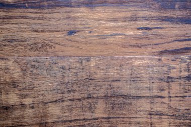 Ayrıntılı tahıl ve dokusunu gösteren kırsal ahşap bir yüzeye yakın plan. Yatay kalaslar tasarım projeleri için mükemmel doğal, dokulu bir arkaplan oluşturur.